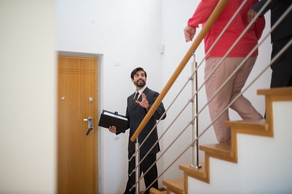 how to choose a real estate agent
